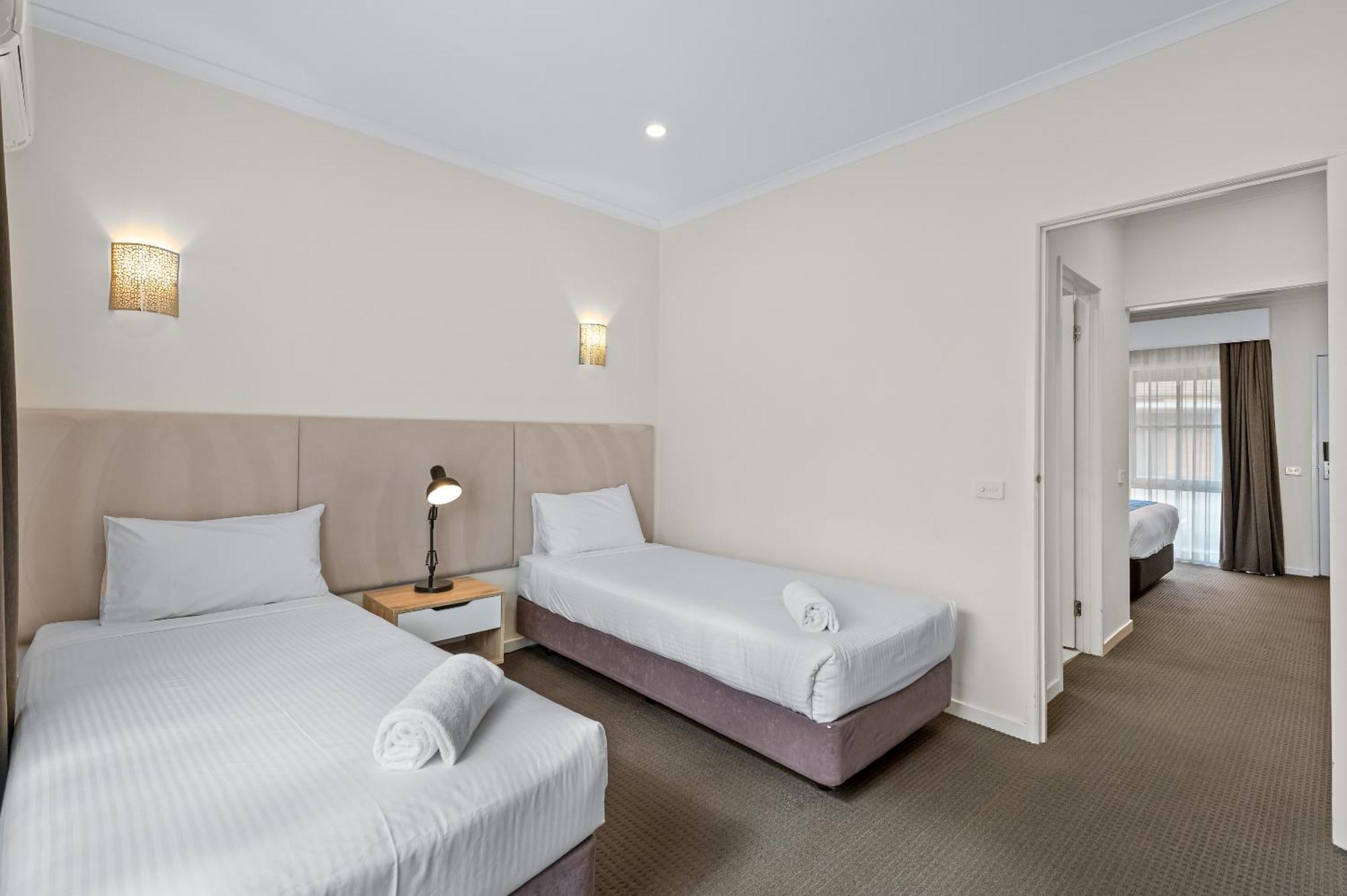 Rowville International Hotel Екстер'єр фото