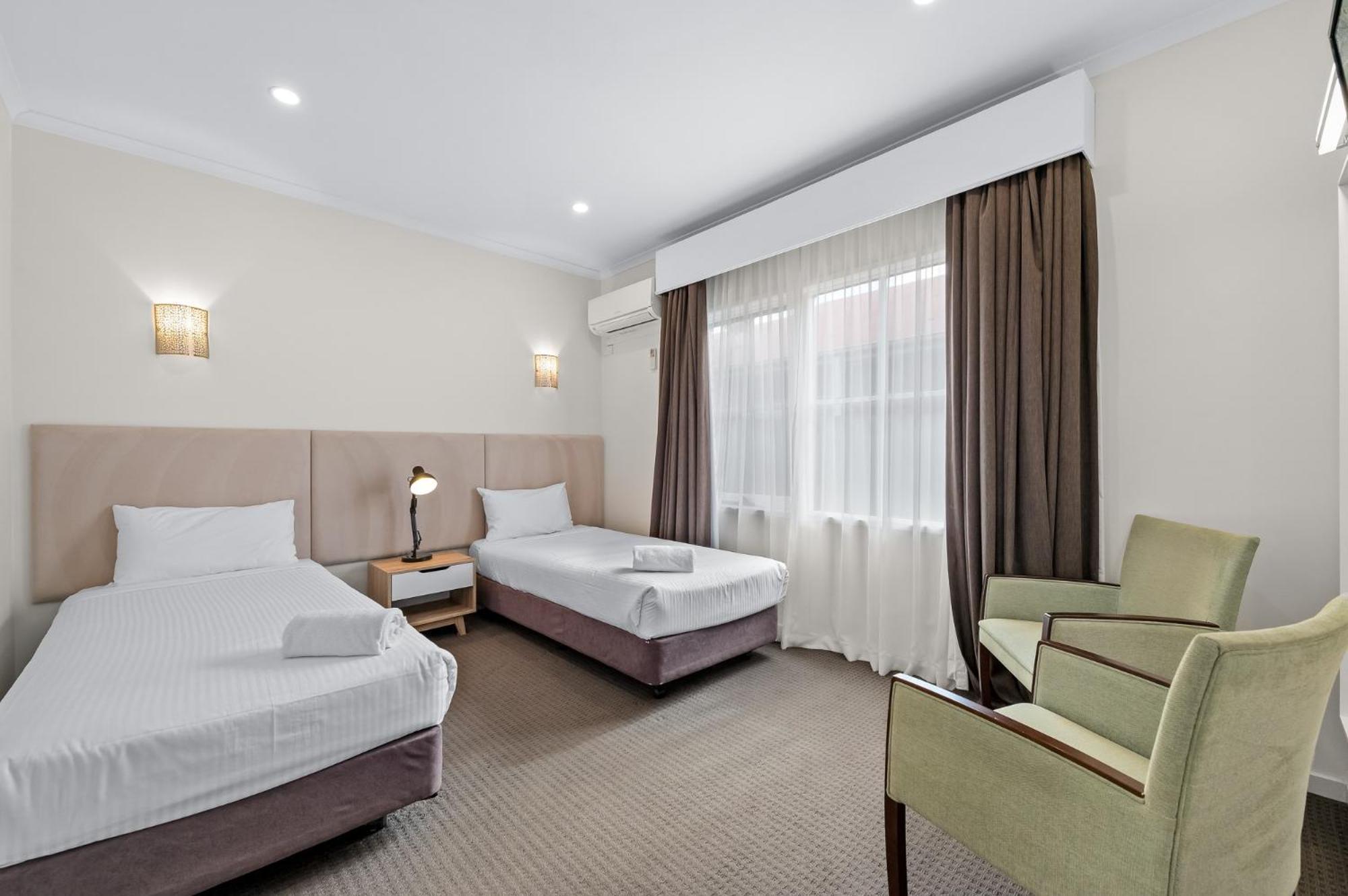 Rowville International Hotel Екстер'єр фото