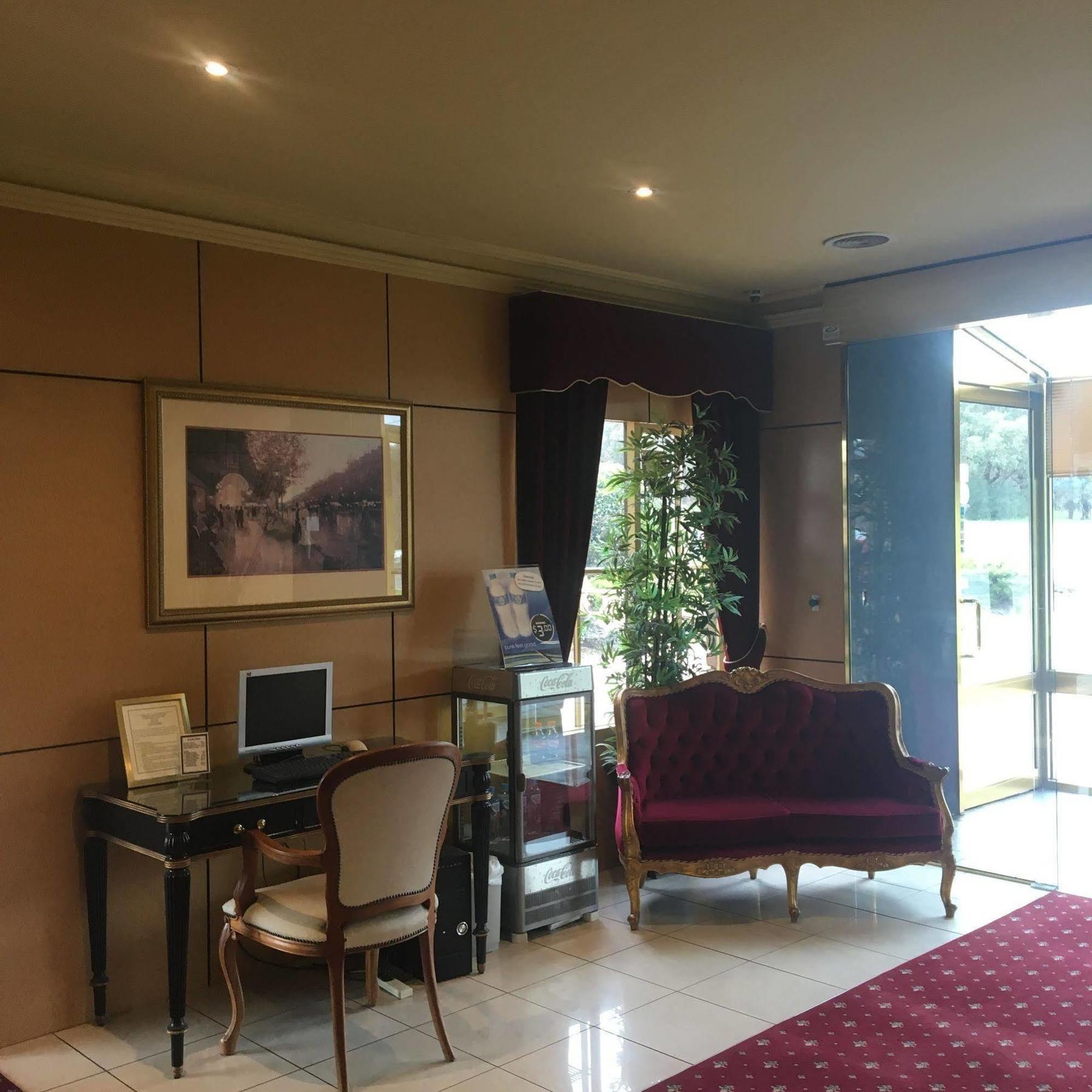Rowville International Hotel Екстер'єр фото